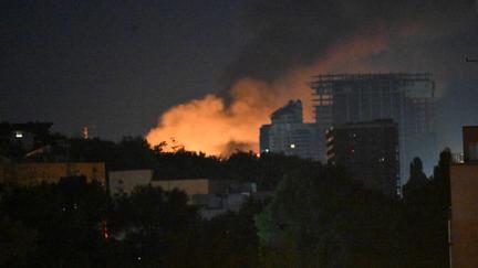 Russian missile barrage hits Kyiv
