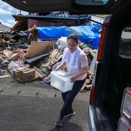 Japan Quake Survivors Battle Extreme Heat, 36 Dead
