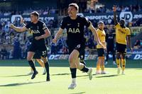 West Ham win late
