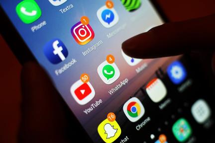 UK Proposes Midnight Social Media Curfew for Teens