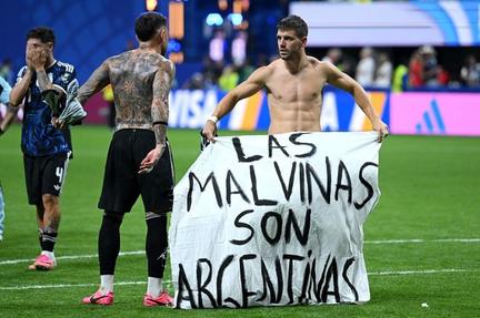 FIFA Probes Argentina's Falklands Banner