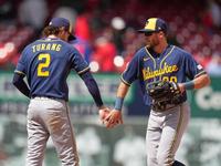 Brewers defeat Cardinals 6-2