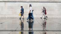 UK swelters as wildfires and heatwaves persist