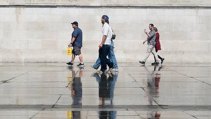 UK swelters as wildfires and heatwaves persist