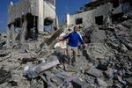 Israeli airstrikes kill 11 in southern Lebanon