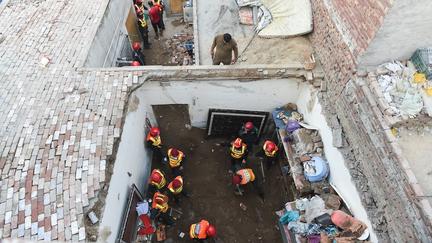 Pakistan Tutoring Centre Roof Collapse Kills 14 Children