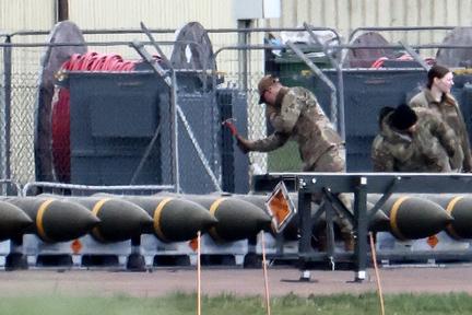 Pentagon approaches automakers for weapons