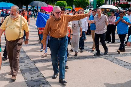 Mexican Governor Rocha steps down