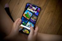 Roblox shares plunge on safety