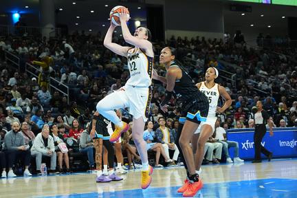 Caitlin Clark scores 37 in Fever win