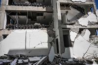 Indonesia earthquake kills 68, displaces thousands