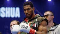 Joshua Overcomes Knockdowns to Win in Jeddah