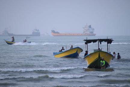 Iran-US tensions escalate over Hormuz Strait