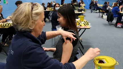 UK Advisers Recommend Meningitis B Jab for Teenagers