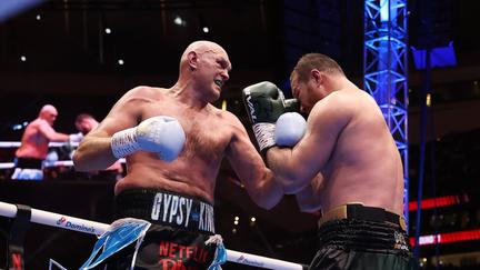 Tyson Fury beats Makhmudov