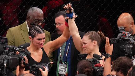 Rousey wins comeback in 17s