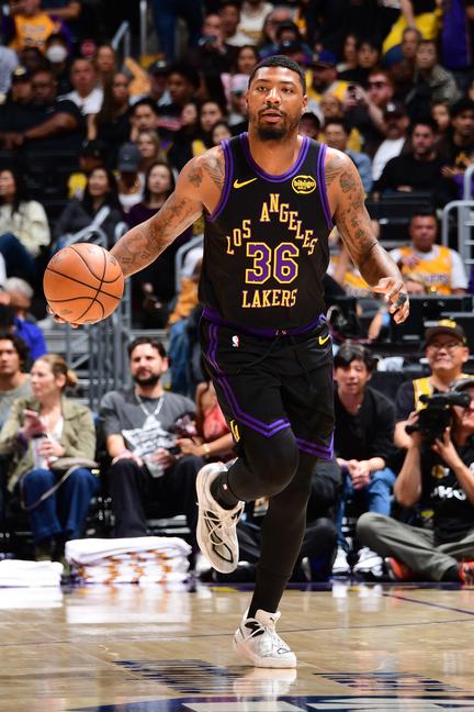 Lakers face Rockets in playoffs