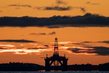 Oil prices hit 3-week high