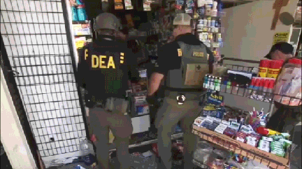 Feds raid MacArthur Park drug ring