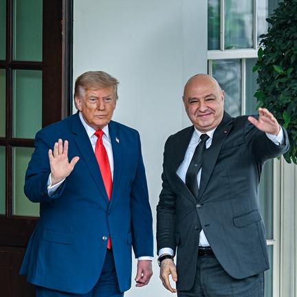 Trump Meets Lebanon's Aoun, Lifts Flight Ban