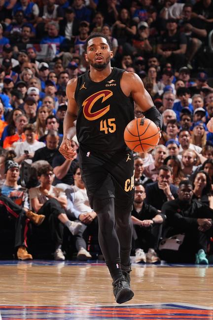 Knicks stun Cavs in comeback
