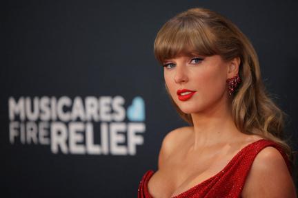 Taylor Swift trademarks voice, image