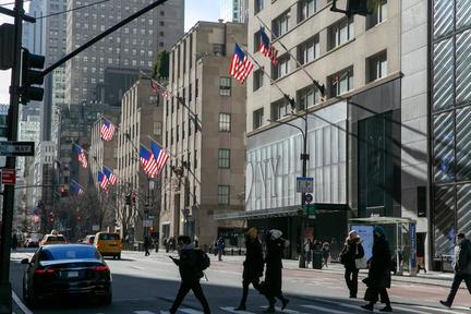 Woman dies in NYC manhole fall