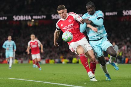 Arsenal on brink of title
