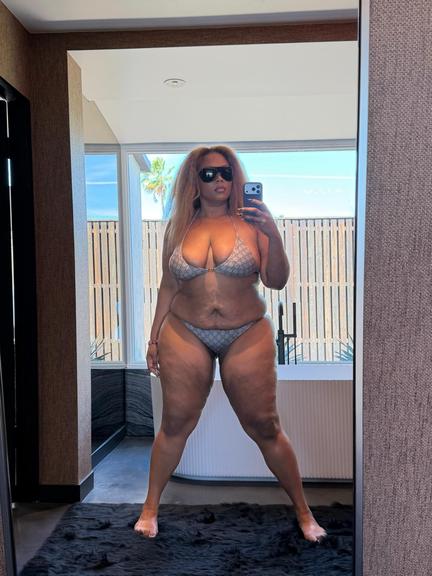 Lizzo shows off weight loss