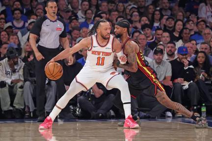 Knicks beat Hawks in Game 1
