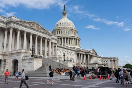 Senators vote to dock pay