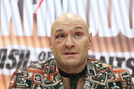 Tyson Fury wins comeback fight