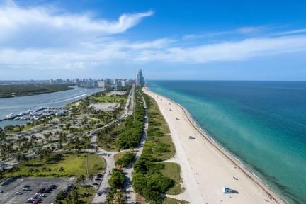 Miami boat explosion injures 11