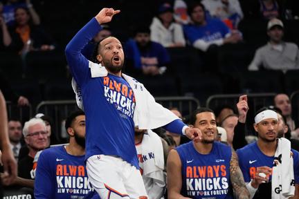 Knicks sweep 76ers to advance