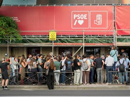 Spanish Police Raid Socialist HQ