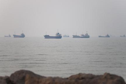 US-Iran Strikes Enter Seventh Night
