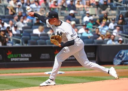 Yankees rout Royals in blowout