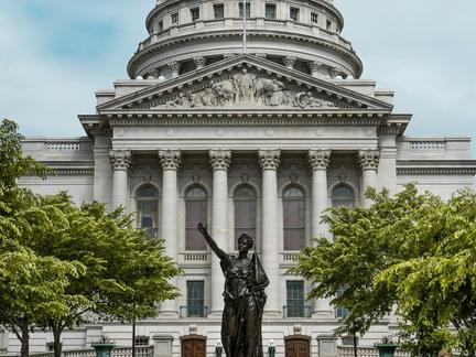 Wisconsin governor vetoes porn bill