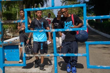 Cuba Pardons 2,000 Prisoners