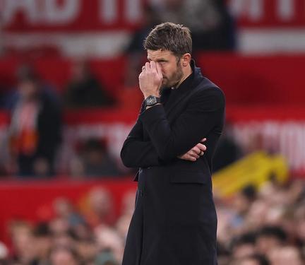 Lisandro Martinez red card controversy