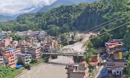 Nepal flash floods kill 95, tourists missing