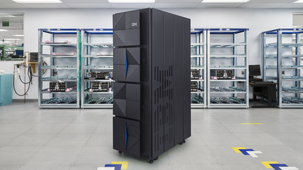 IBM Shares Plunge 25% on Revenue Warning
