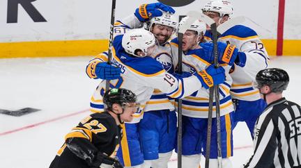 Sabres beat Bruins in Game 3