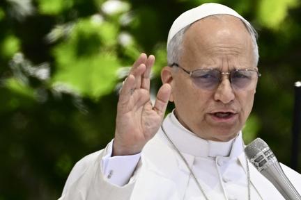 Pope visits Italy's 'Land of Fires'