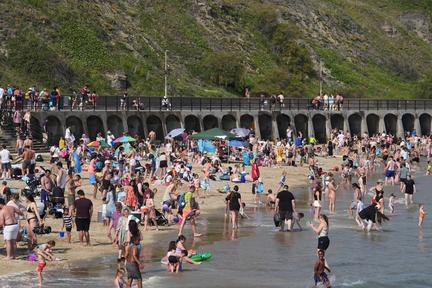 UK heatwave health alerts issued