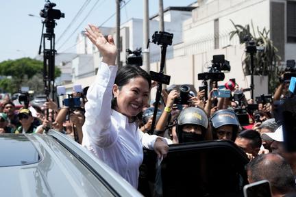 Peru heads to polarized runoff