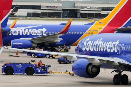 Southwest Airlines raises baggage fees