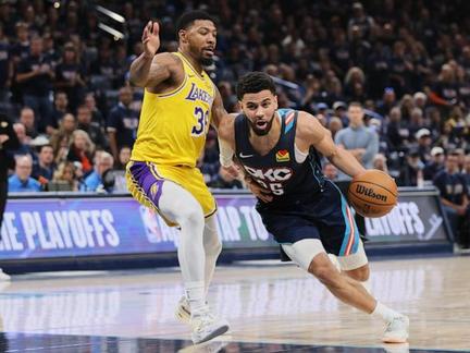 Thunder push Lakers to brink