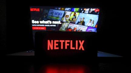 Netflix founder Reed Hastings exits