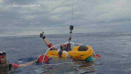 11 rescued after plane crash